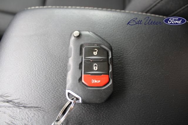 Used 2019 Jeep Wrangler Unlimited Sahara AWD/4WD image 24