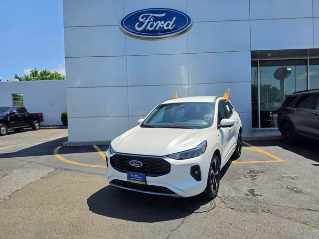 Certified 2023 Ford Escape ST-Line Select w/ Tech Pack #2 AWD/4WD image 2