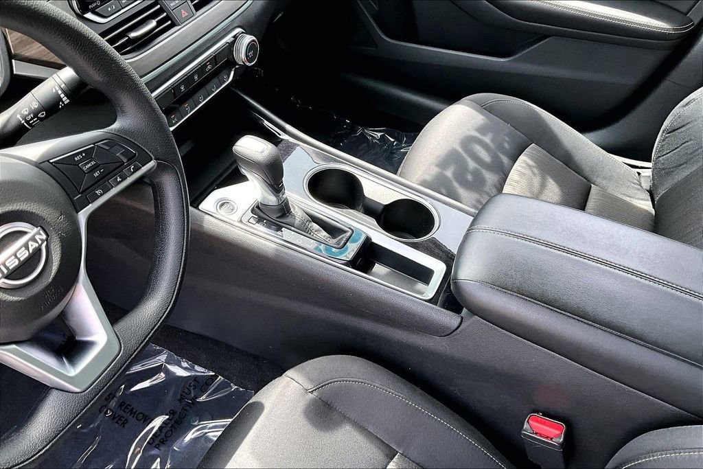 Used 2024 Nissan Altima 2.5 SV FWD image 16