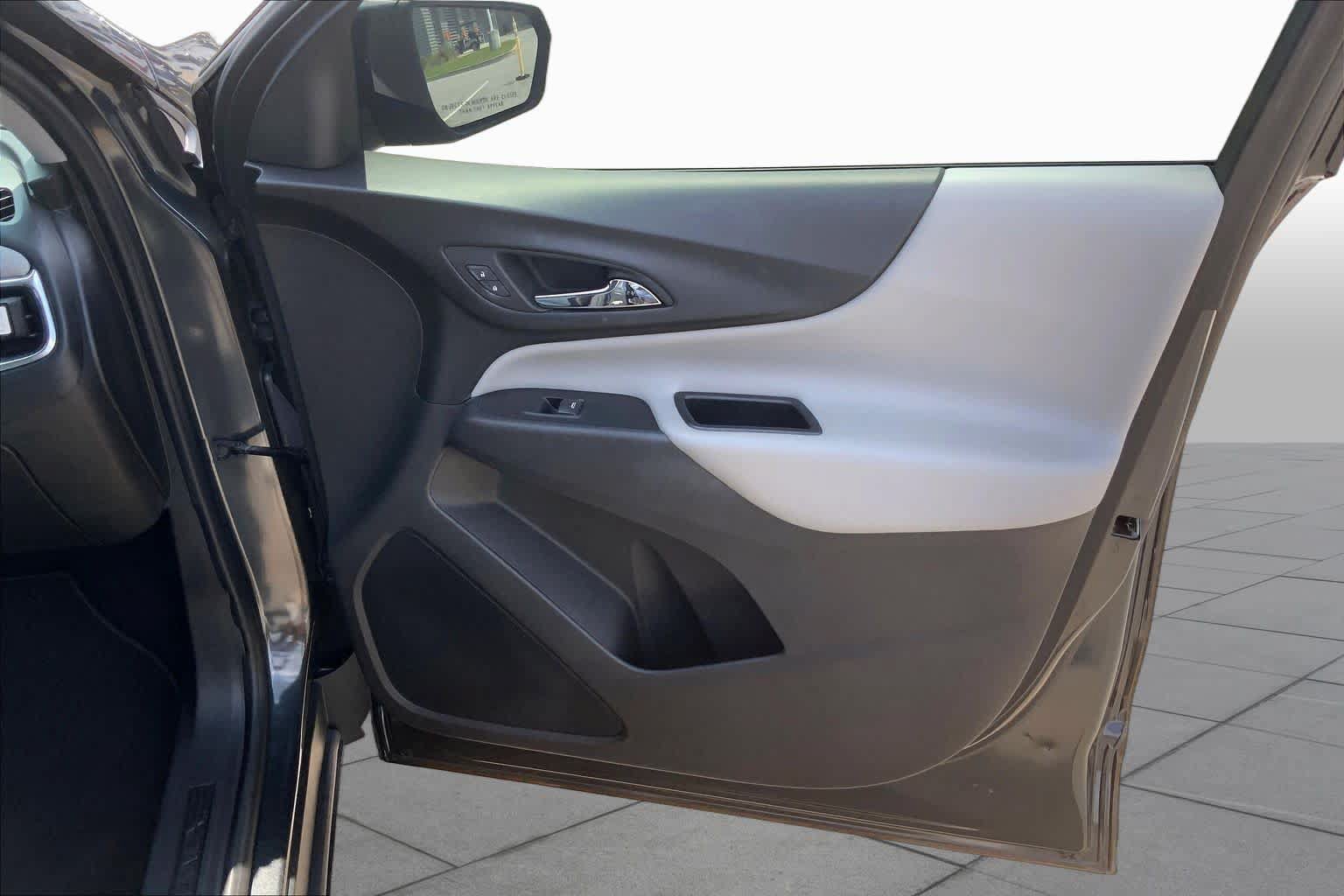 Used 2020 Chevrolet Equinox LS w/ LS Convenience Package FWD image 22