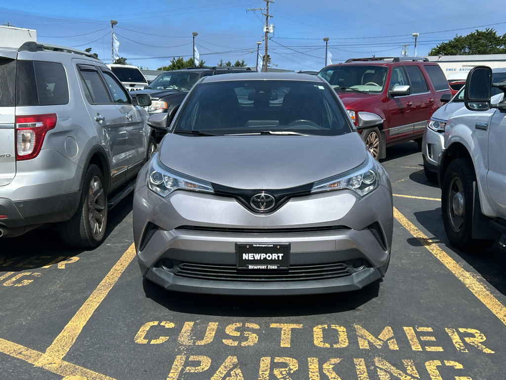 Used 2018 Toyota C-HR XLE FWD image 2