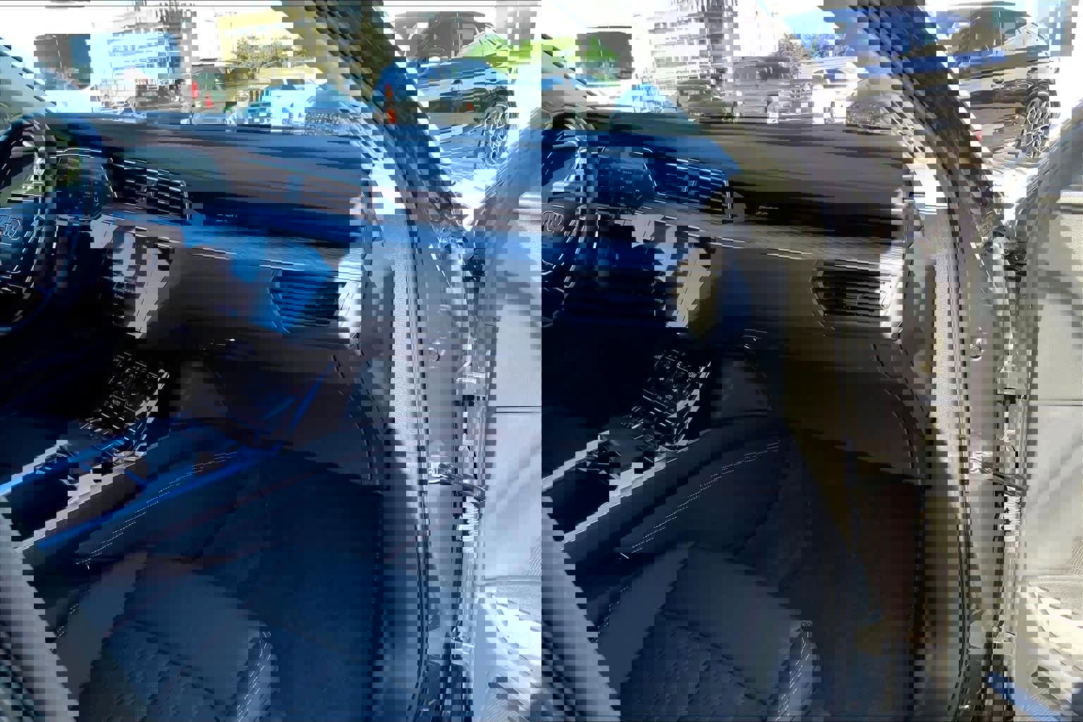 Used 2024 Audi Q8 e-tron Premium Plus w/ Premium Plus Package image 23