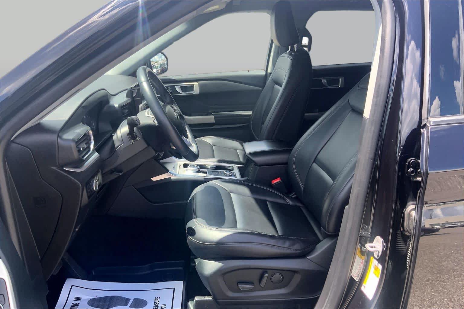 Certified 2023 Ford Explorer XLT w/ Equipment Group 202A AWD/4WD image 8
