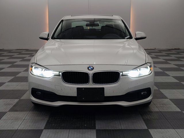Used 2018 BMW 320i xDrive Sedan w/ Convenience Package AWD/4WD image 7