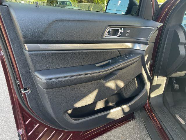 Certified 2019 Ford Explorer XLT w/ Equipment Group 202A FWD image 16