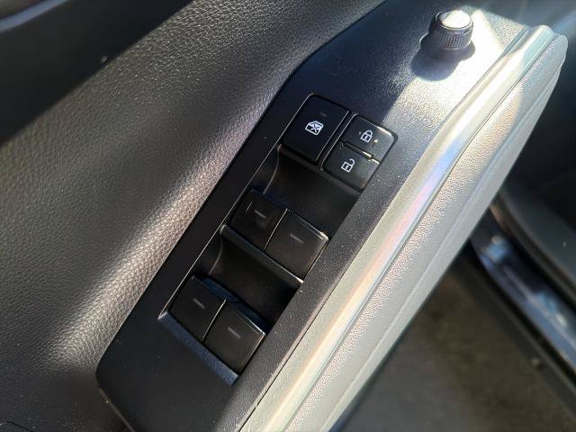 Used 2020 Toyota Highlander L AWD/4WD image 16