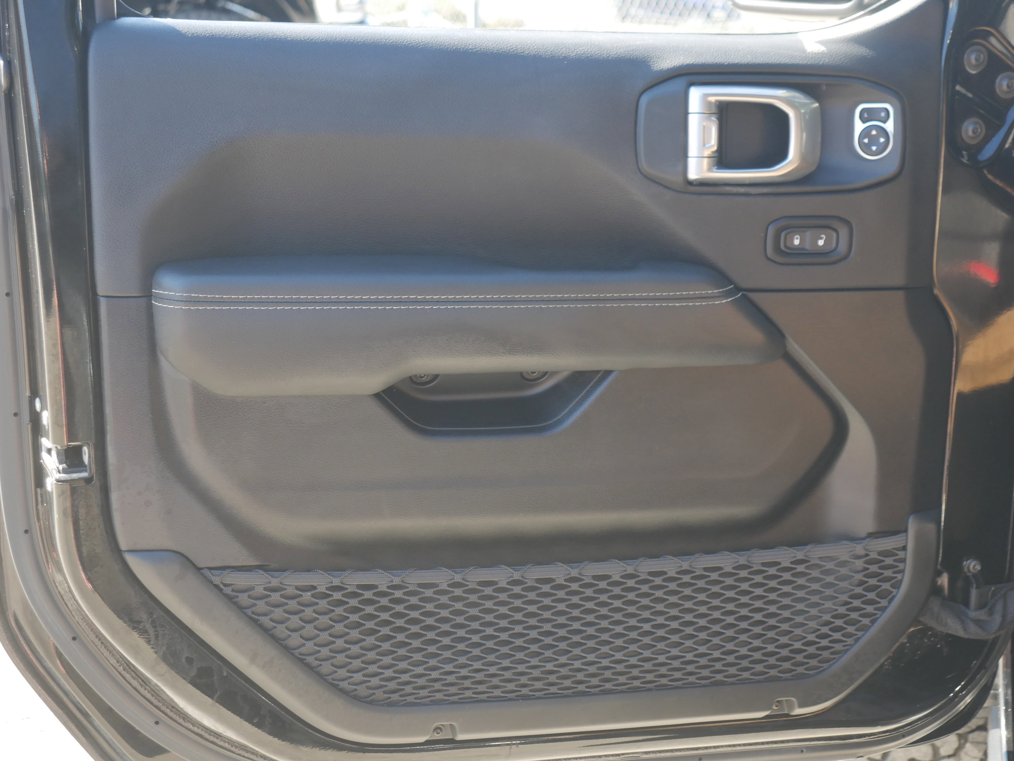 Used 2021 Jeep Wrangler Unlimited Rubicon w/ Steel Bumper Group image 40