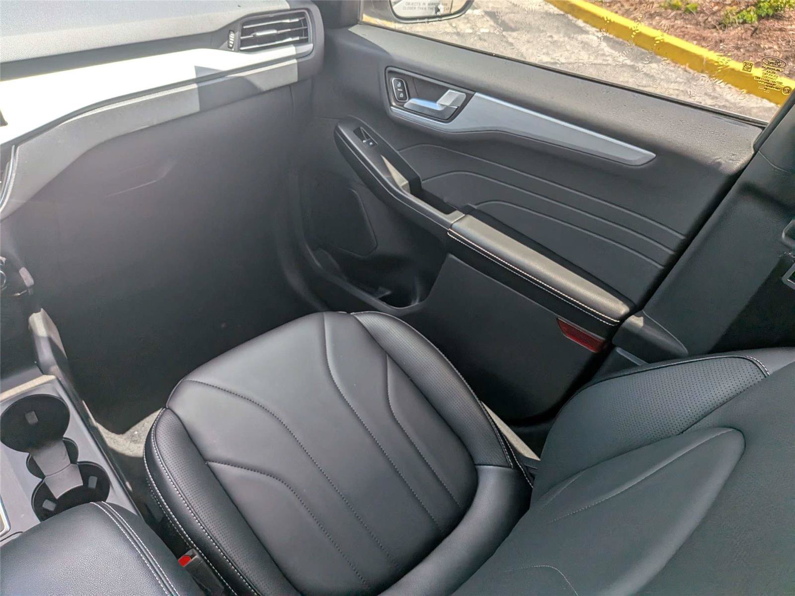 Certified 2025 Ford Escape SE w/ PHEV Premium Package FWD image 18