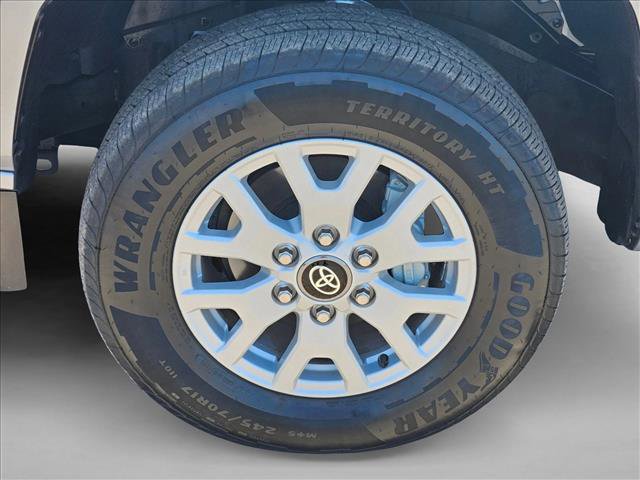 Used 2025 Toyota Tacoma SR5 AWD/4WD image 22