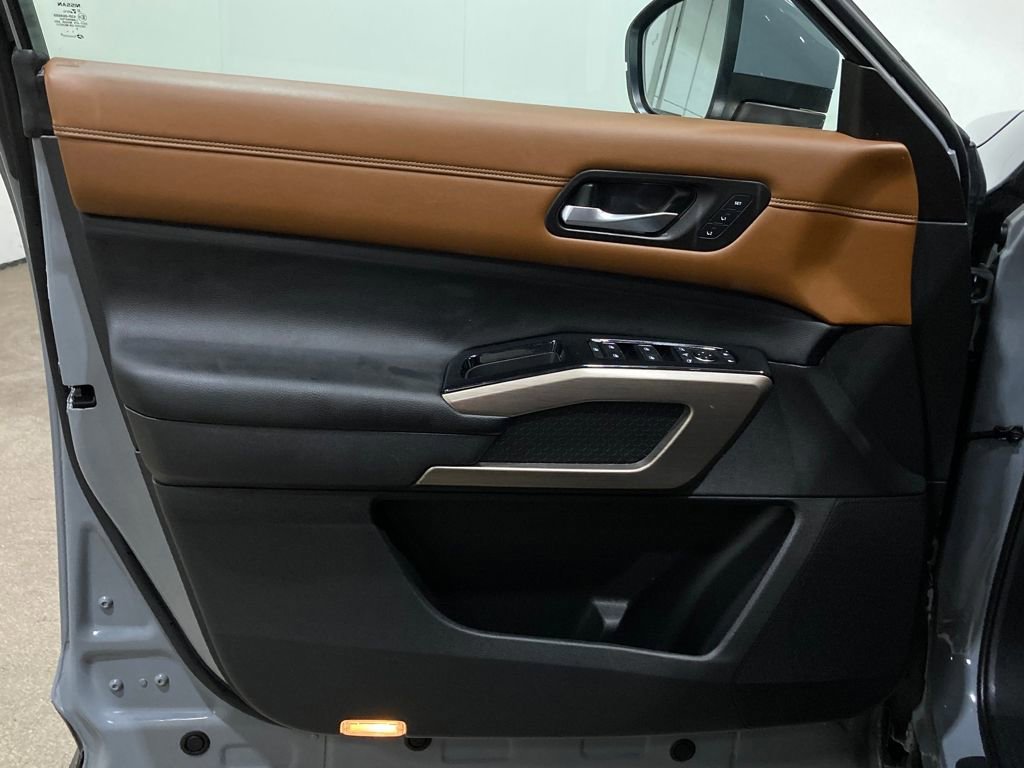 Used 2022 Nissan Pathfinder Platinum w/ Cargo Package image 23