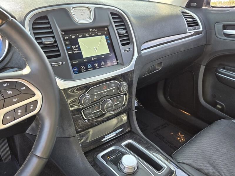 Used 2018 Chrysler 300 Limited w/ Safetytec Plus Group image 21