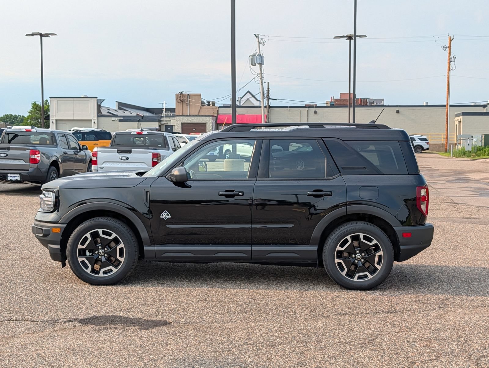 Certified 2021 Ford Bronco Sport Outer Banks w/ Outer Banks Package AWD/4WD image 2