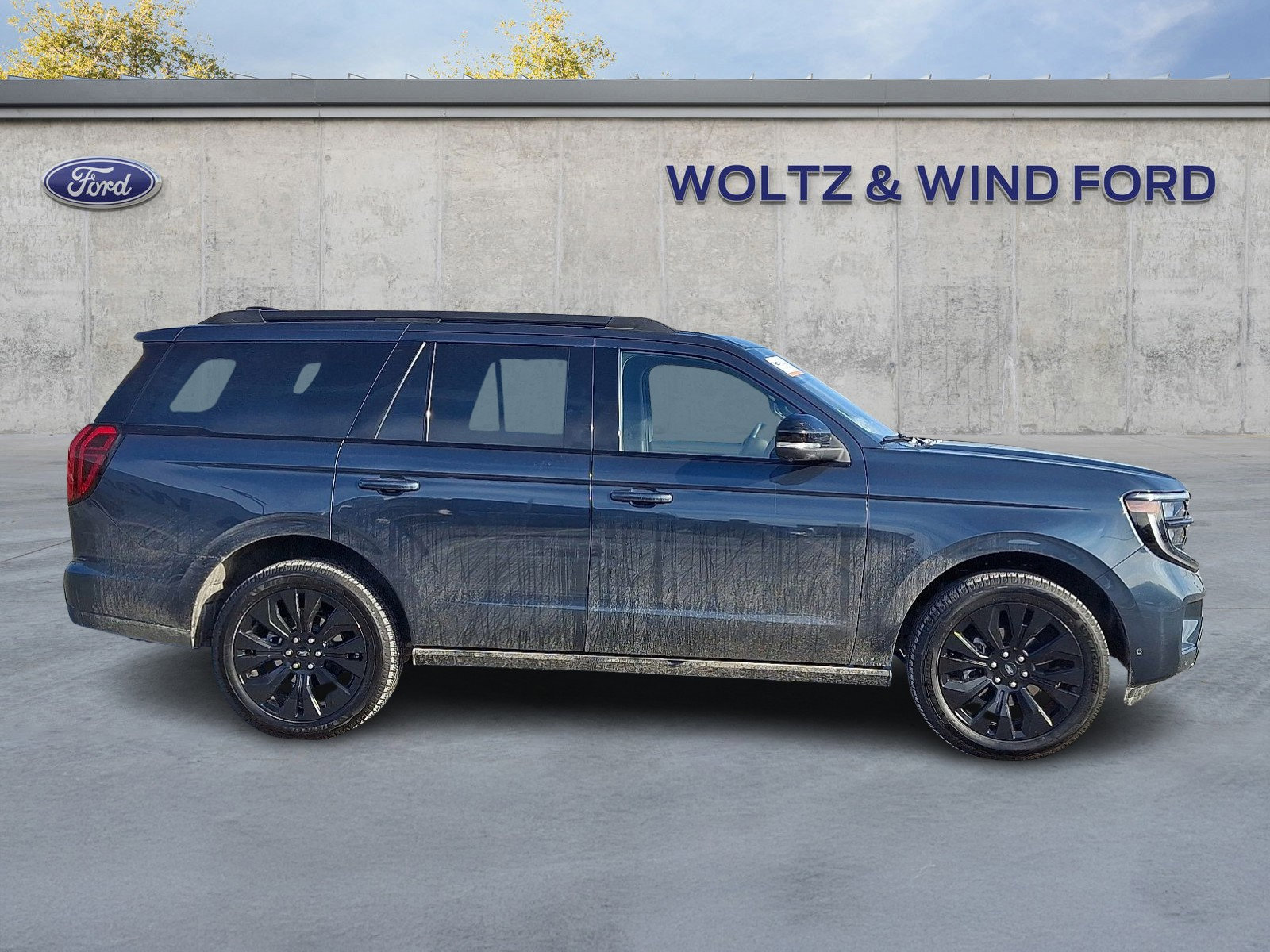 Certified 2025 Ford Expedition Platinum w/ Stealth Appearance Package image 2