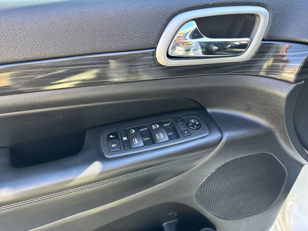 Used 2022 Jeep Grand Cherokee Laredo X image 13