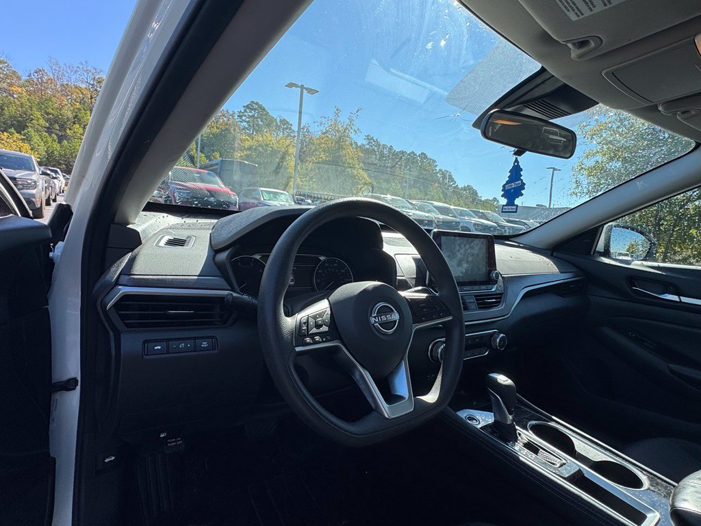 Used 2023 Nissan Altima 2.5 SV FWD image 9