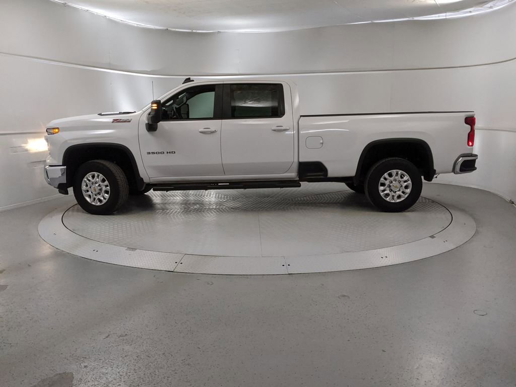 Used 2024 Chevrolet Silverado 3500 LT w/ Convenience Package image 5