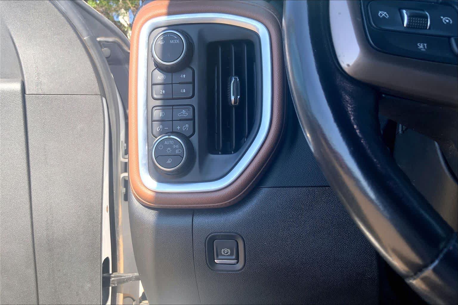 Used 2022 Chevrolet Silverado 1500 High Country w/ LPO, Dark Essentials Package AWD/4WD image 36