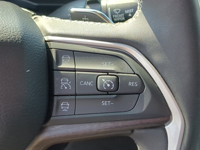 Used 2023 Jeep Grand Cherokee Limited w/ Luxury Tech Group II AWD/4WD image 18
