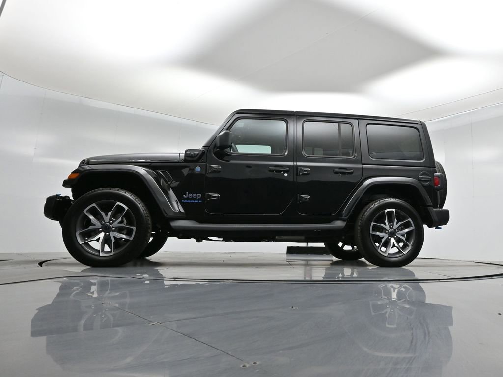 Used 2024 Jeep Wrangler Unlimited image 24