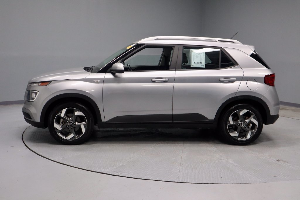 Used 2024 Hyundai Venue SEL FWD image 7