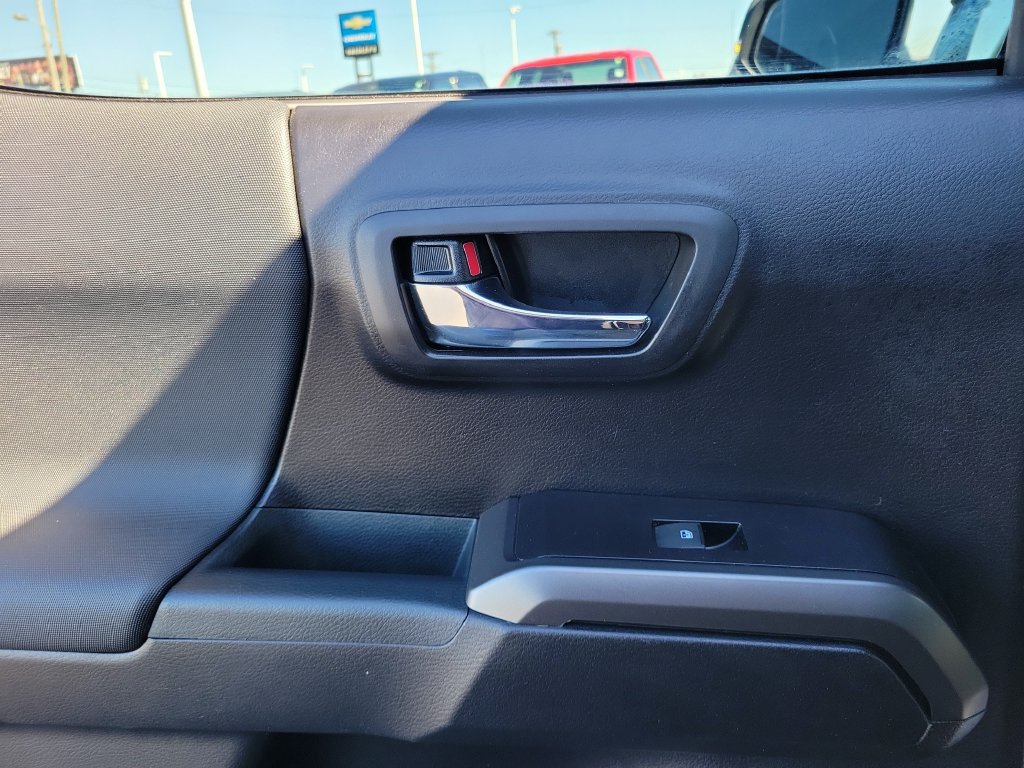 Used 2020 Toyota Tacoma TRD Sport AWD/4WD image 16