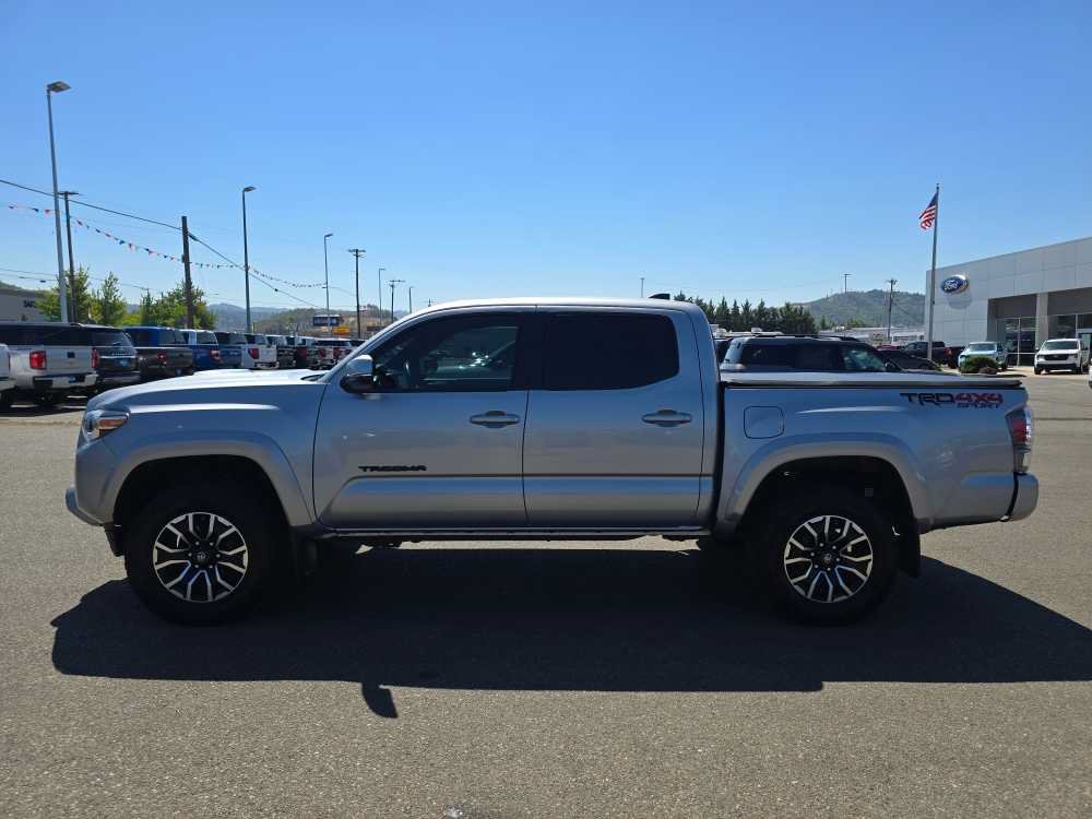 Used 2020 Toyota Tacoma TRD Sport w/ Technology Package AWD/4WD image 2