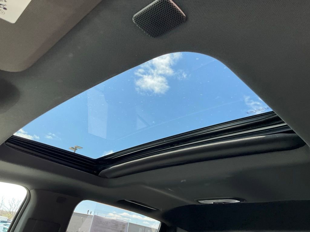 Used 2025 GMC Canyon AT4 w/ Nightfall Edition image 3