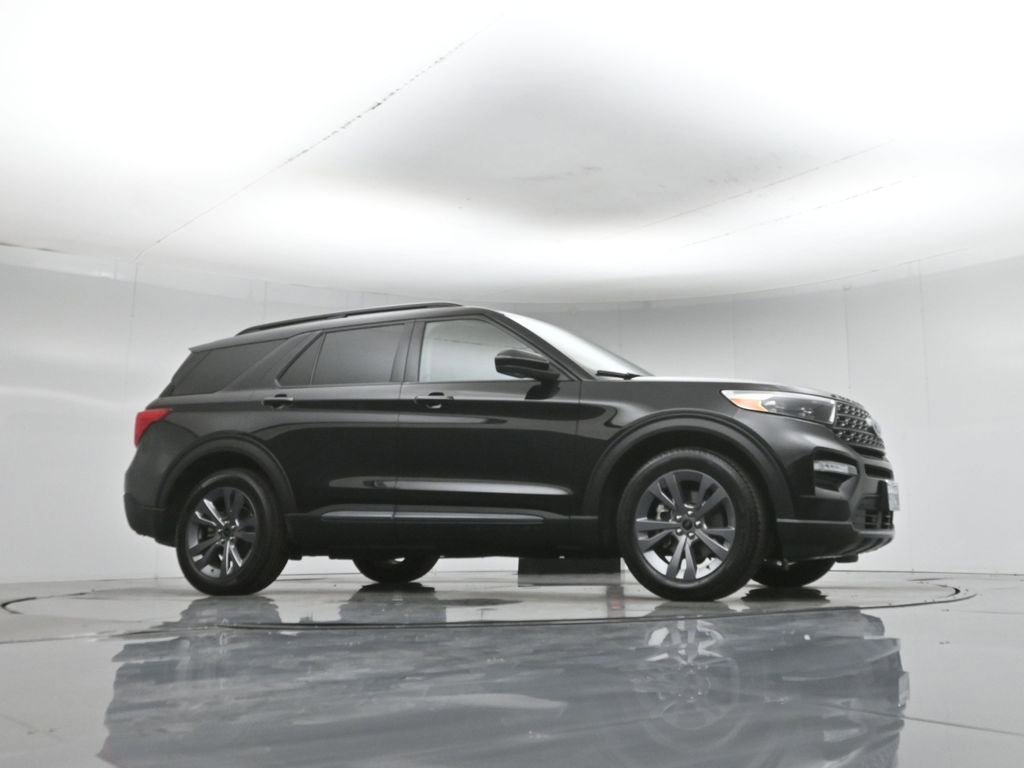 Certified 2022 Ford Explorer XLT w/ Equipment Group 202A RWD image 52