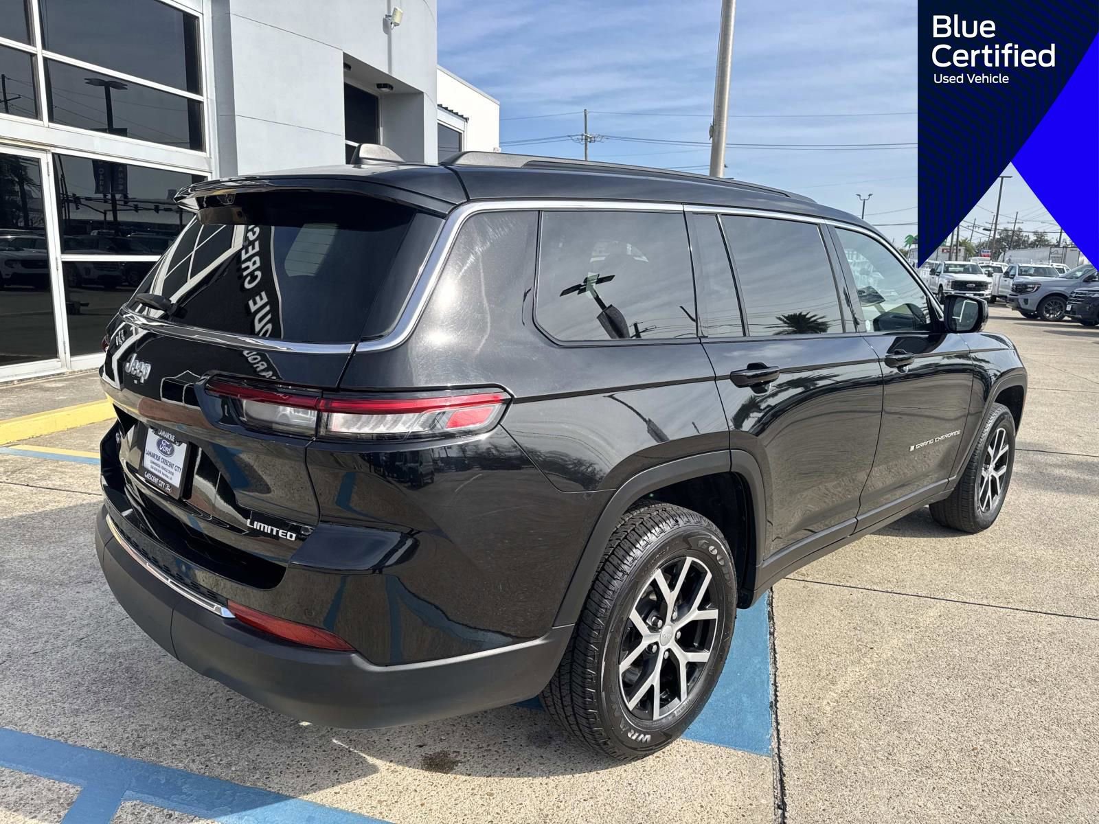 Used 2024 Jeep Grand Cherokee L Limited w/ Luxury Tech Group II image 6