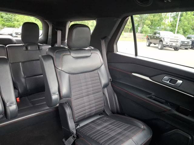 Certified 2025 Ford Explorer ST-Line AWD/4WD image 14