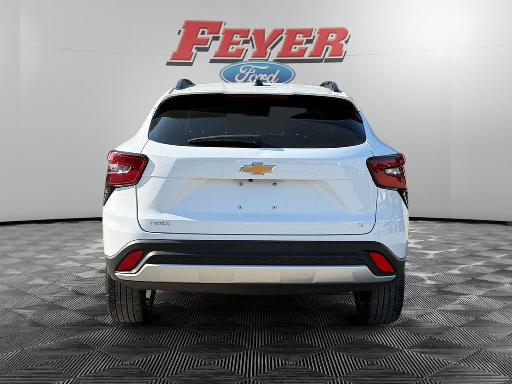 Used 2025 Chevrolet Trax LT FWD image 4