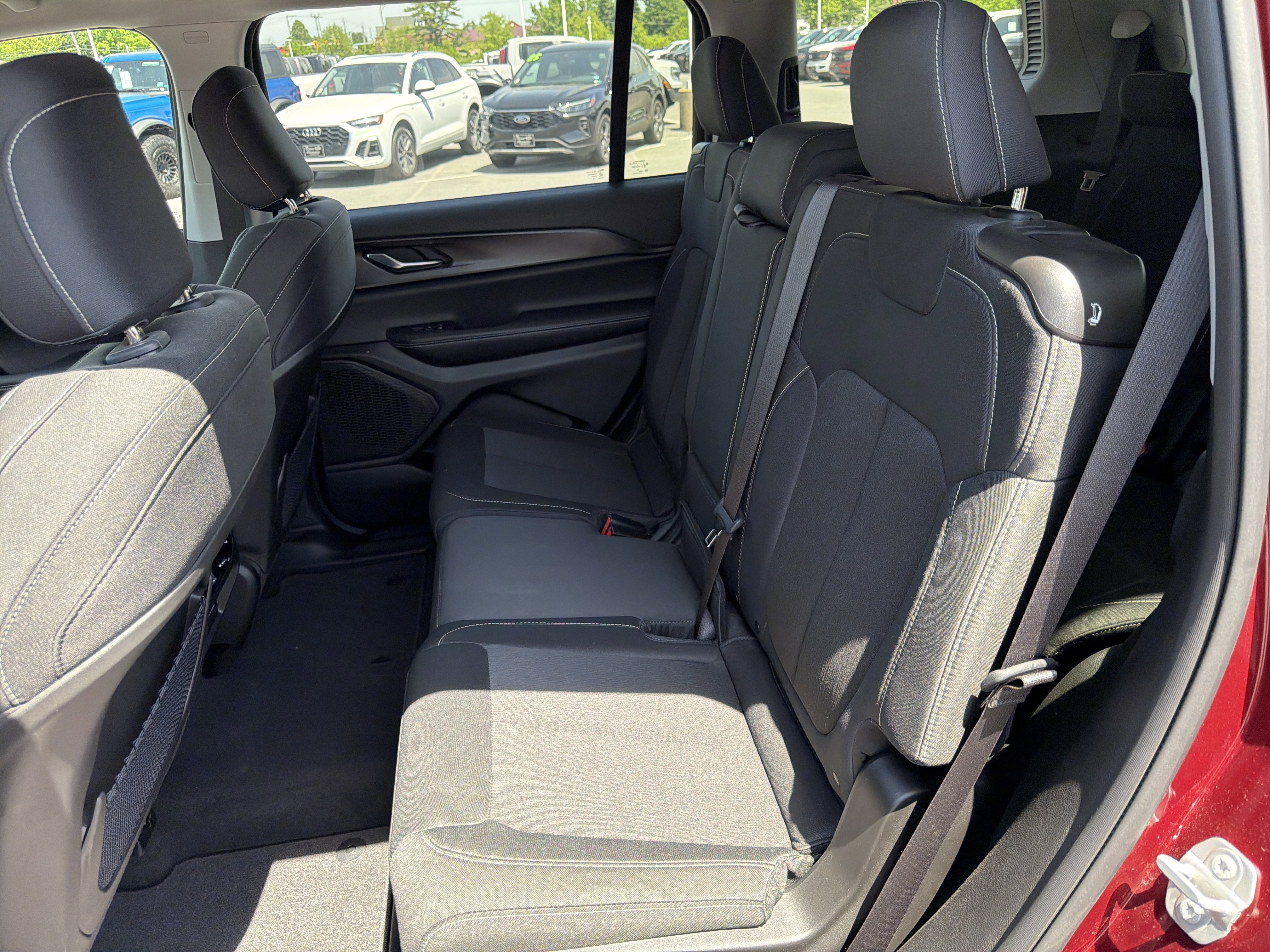 Used 2023 Jeep Grand Cherokee L Laredo w/ Luxury Tech Group I AWD/4WD image 13