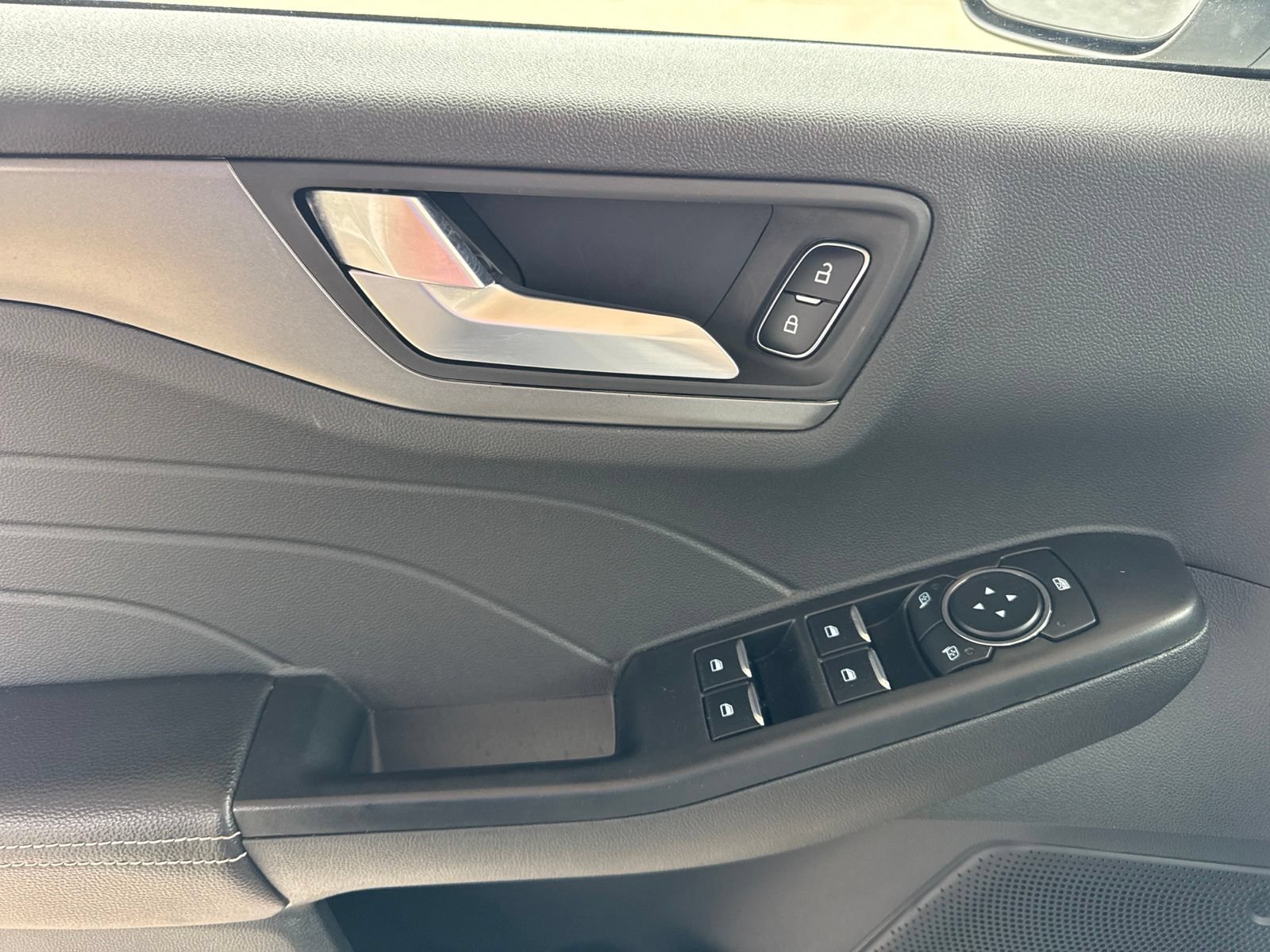 Certified 2025 Ford Escape SE FWD image 26