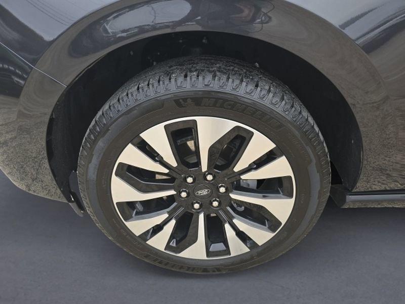 Certified 2025 Ford Expedition Platinum w/ Driver's Package image 29