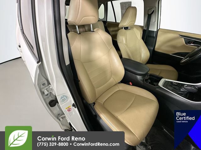 Used 2019 Toyota RAV4 Limited w/ Advanced Technology Package AWD/4WD image 32