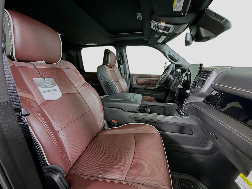 Used 2025 RAM 2500 Limited AWD/4WD image 31