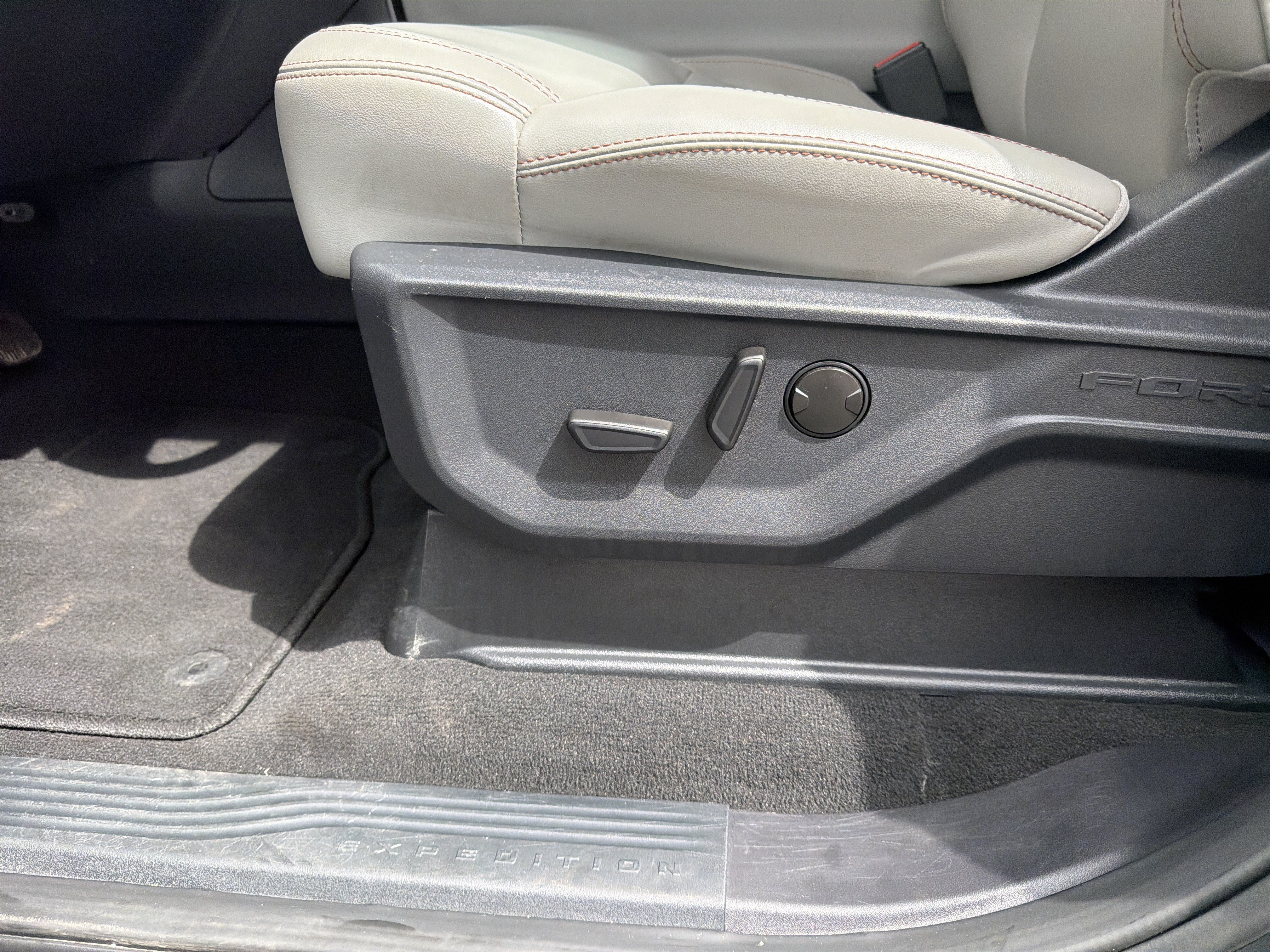 Certified 2025 Ford Expedition Max Active AWD/4WD image 46