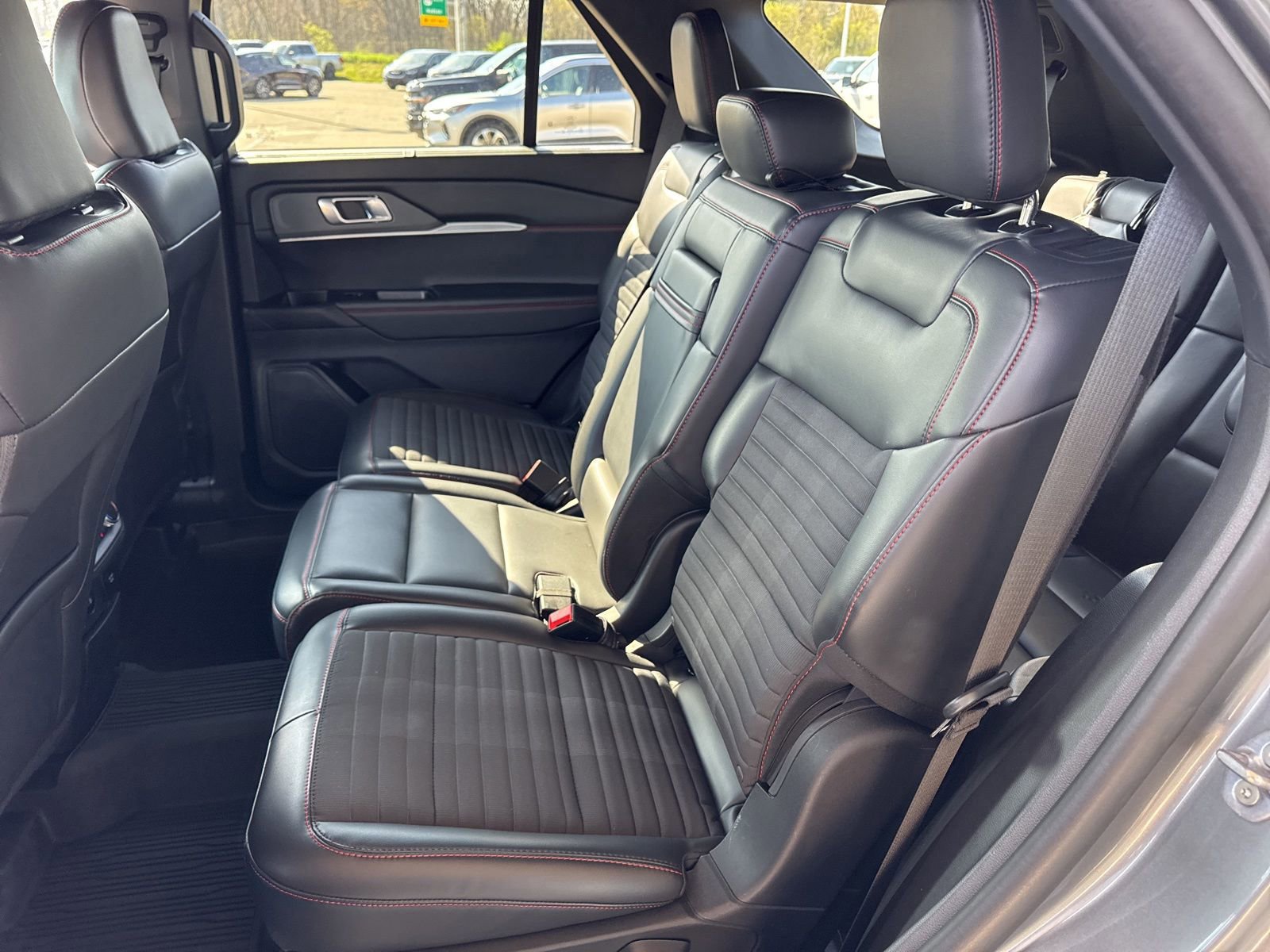 Certified 2025 Ford Explorer ST-Line w/ Premium Package image 39