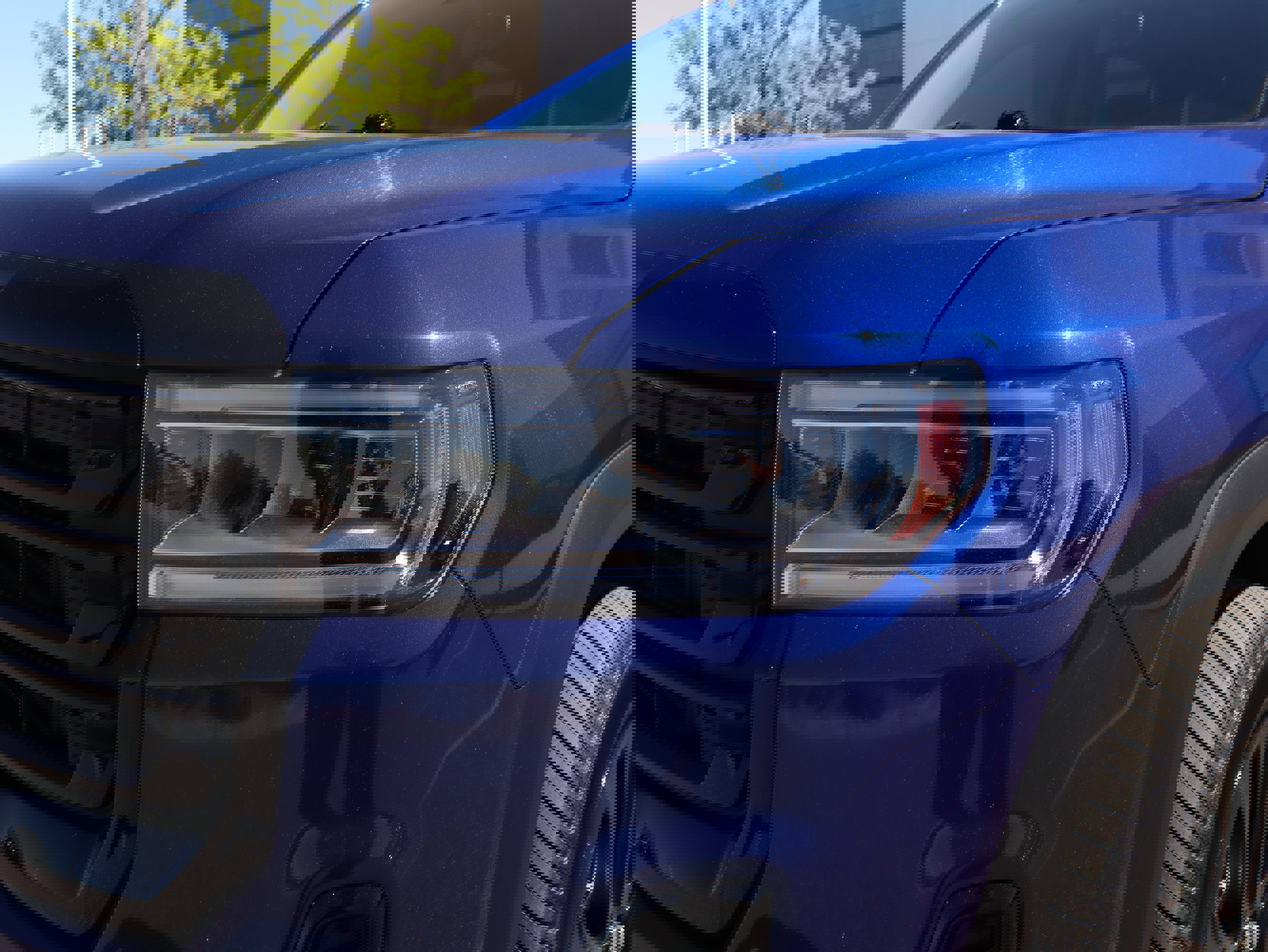 Used 2023 GMC Acadia SLE w/ Driver Convenience Package image 14