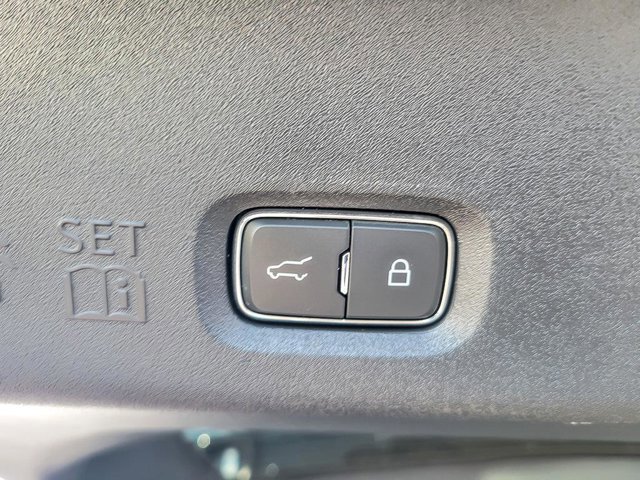 Certified 2025 Ford Expedition Platinum w/ Driver's Package image 28