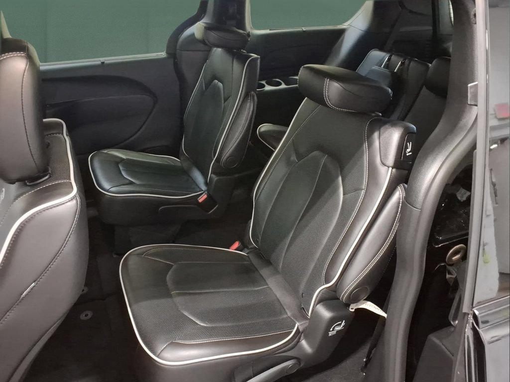 Used 2025 Chrysler Pacifica Limited FWD image 27