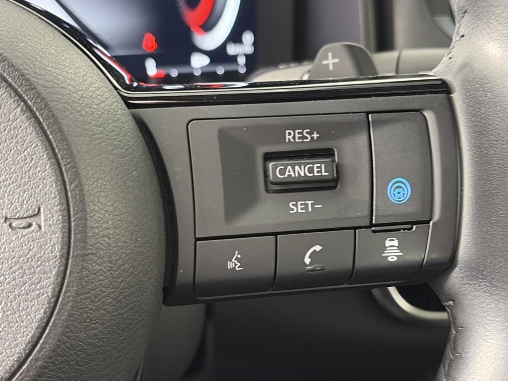 Used 2022 Nissan Rogue Platinum w/ Head-Up Display Package image 18