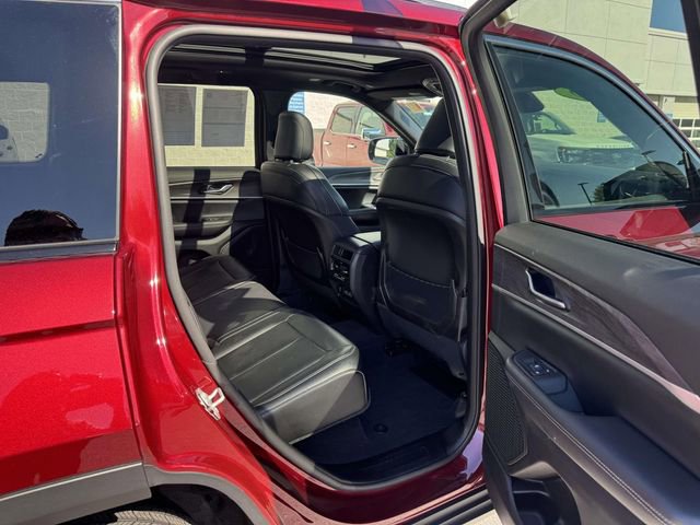 Used 2024 Jeep Grand Cherokee Limited AWD/4WD image 12