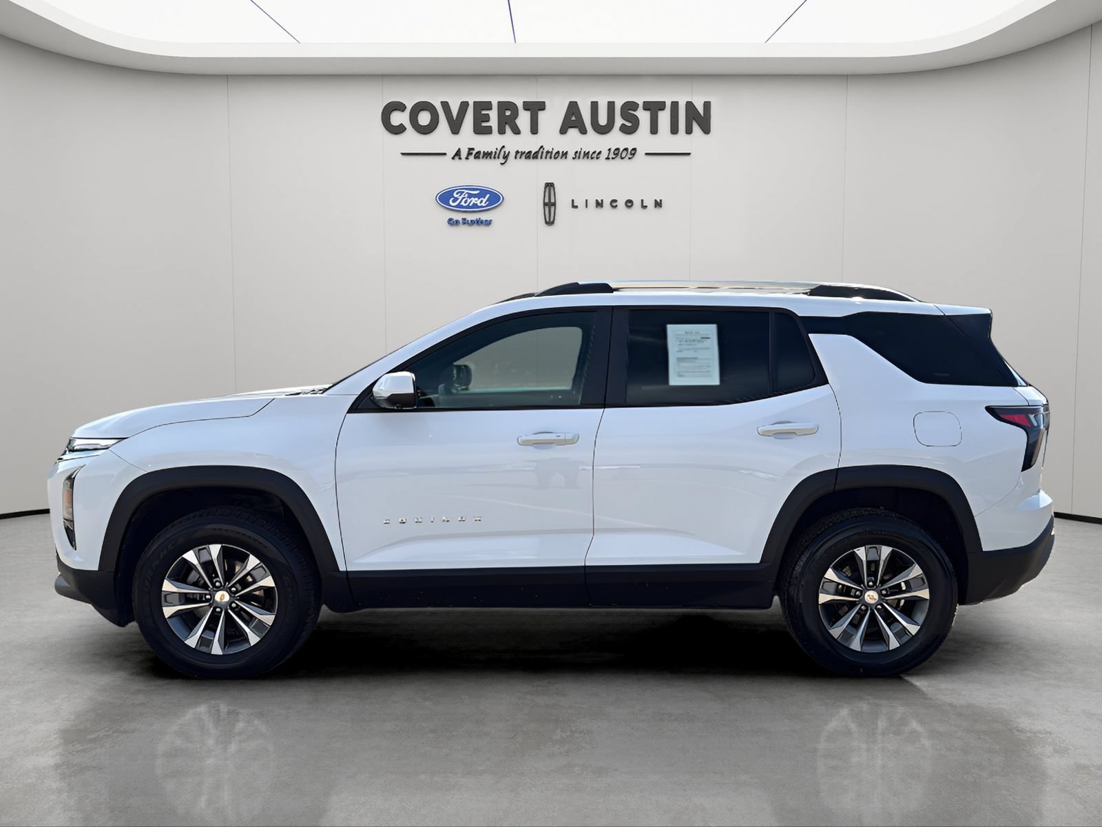 Used 2025 Chevrolet Equinox LT w/ Convenience Package II FWD image 2