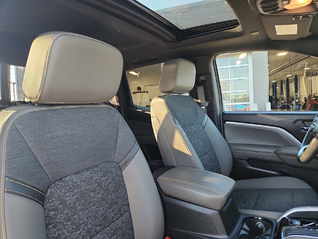 Used 2024 Chevrolet Colorado ZR2 AWD/4WD image 32
