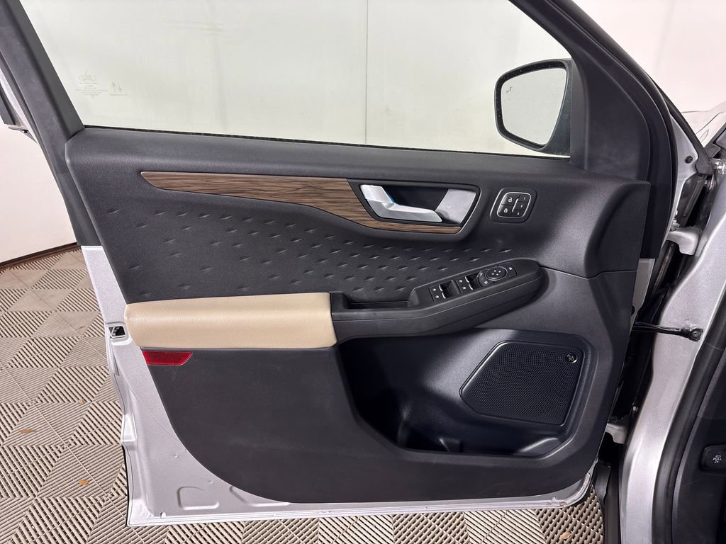 Certified 2020 Ford Escape Titanium FWD image 22