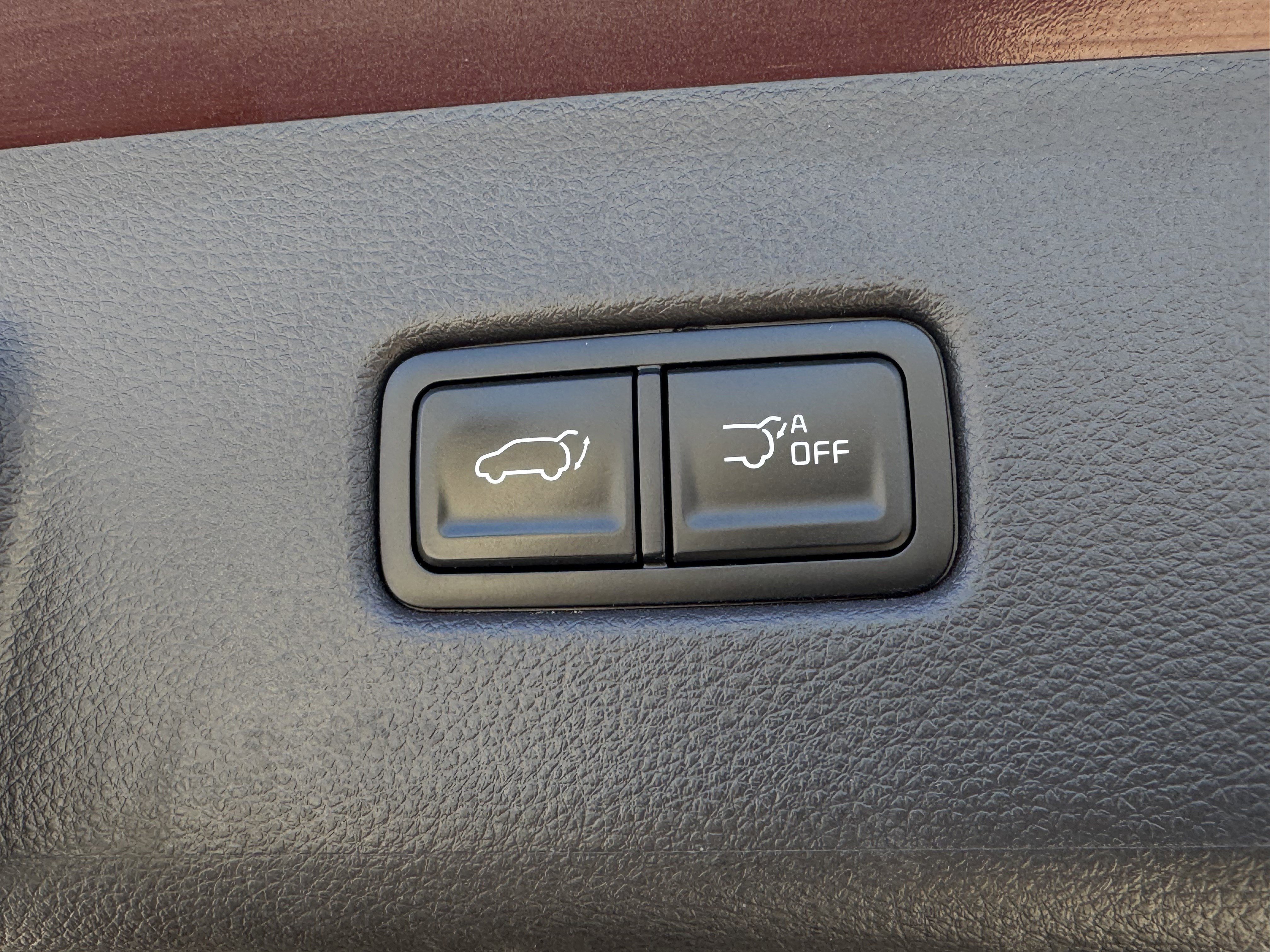 Used 2025 Kia Carnival EX image 12