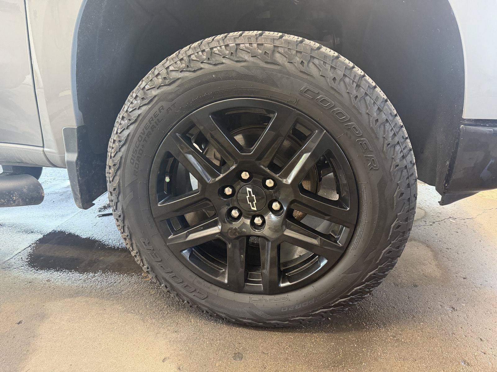 Used 2024 Chevrolet Silverado 1500 Custom Trail Boss w/ Turbomax Blackout Package AWD/4WD image 29