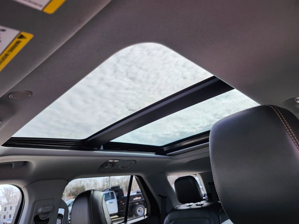 Certified 2022 Ford Explorer XLT w/ Equipment Group 202A image 22