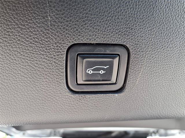 Used 2023 Chevrolet Traverse LT FWD image 24